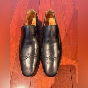 Magnanni Black Leather Slip-On Loafers